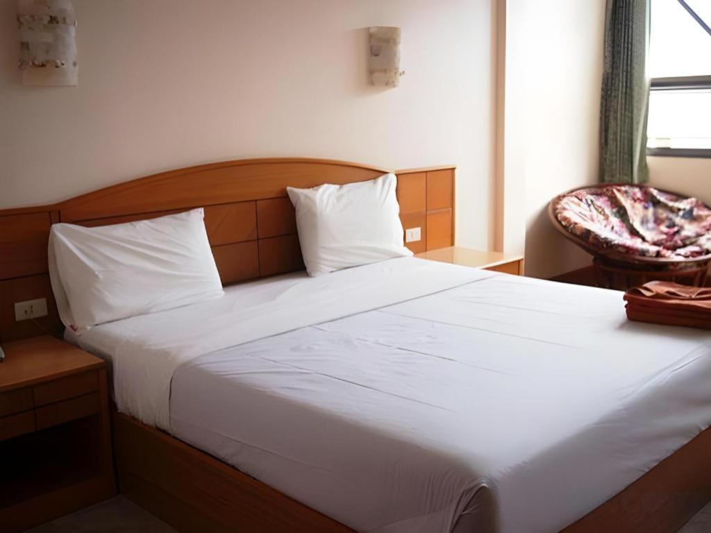 P.72 Hotel Pattaya Exterior photo