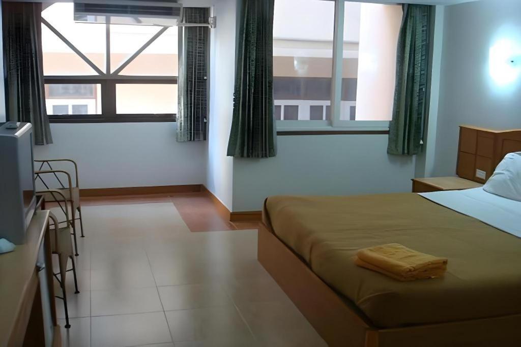 P.72 Hotel Pattaya Exterior photo