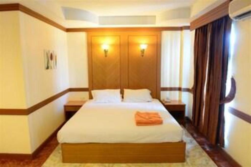 P.72 Hotel Pattaya Exterior photo